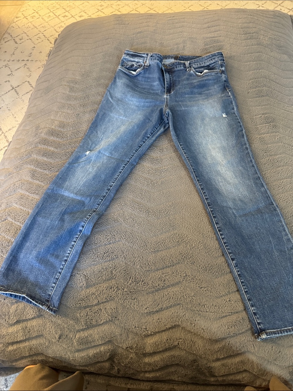 Kut from the Kloth Women's Medium Blue Distressed Straight Jeans